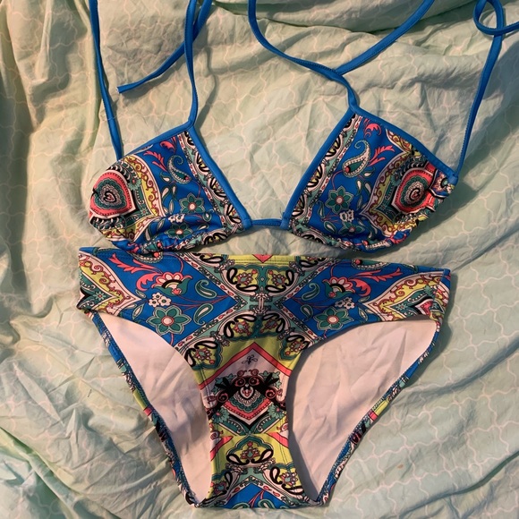 Patterned String Bikini Top - Picture 5 of 5